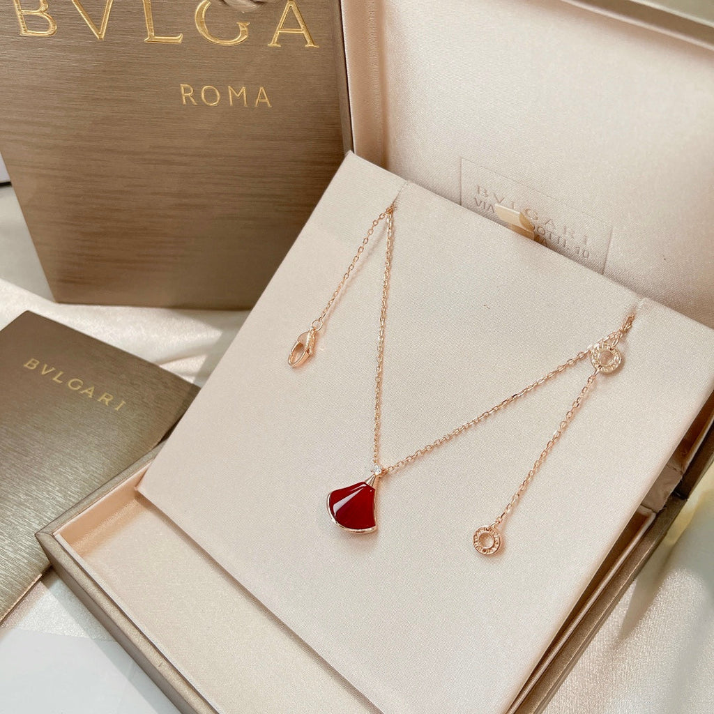 18K BVLGARI BV Divas' Dream Carnelian Necklace