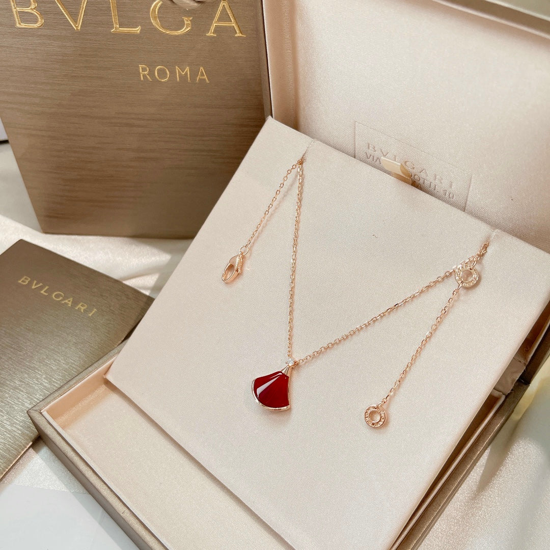 18K BVLGARI BV Divas' Dream Carnelian Necklace