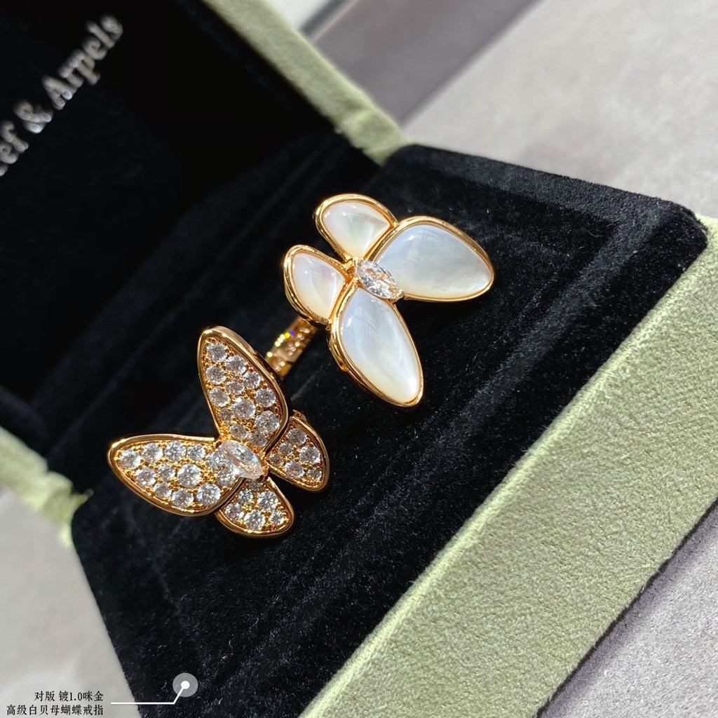 18K Van Cleef & Arpels Two Butterfly Between the Finger Pearl Ring