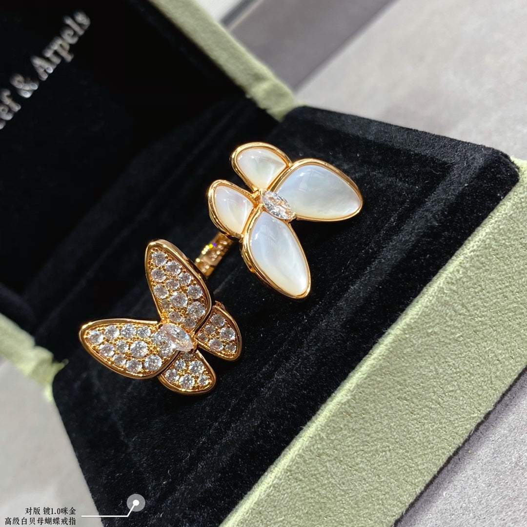 18K Van Cleef & Arpels Two Butterfly Between the Finger Pearl Ring