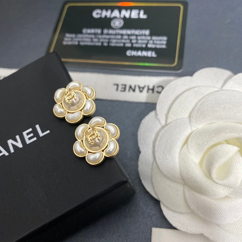 18K Chanel Flower Pearl Earrings