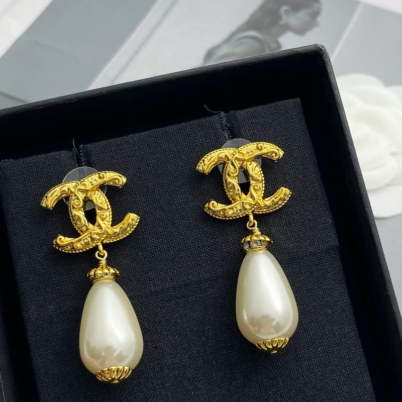 18K Chanel Pearl Pendant Gold Earrings