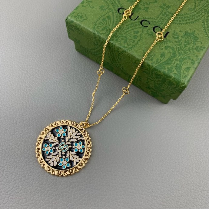 18K Gucci Iconic Floral Pendant Necklace