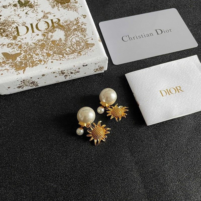 18K Dior Vintage Flower Earrings
