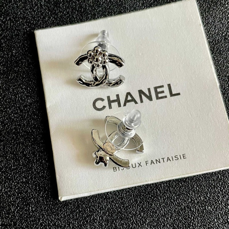 18K Chanel Vintage Flower Gold Earrings