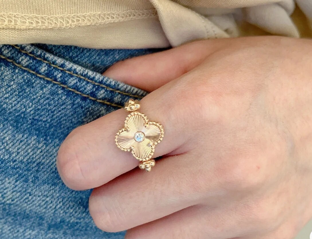 18K Van Cleef & Arpels Vintage Alhambra Reversible Ring