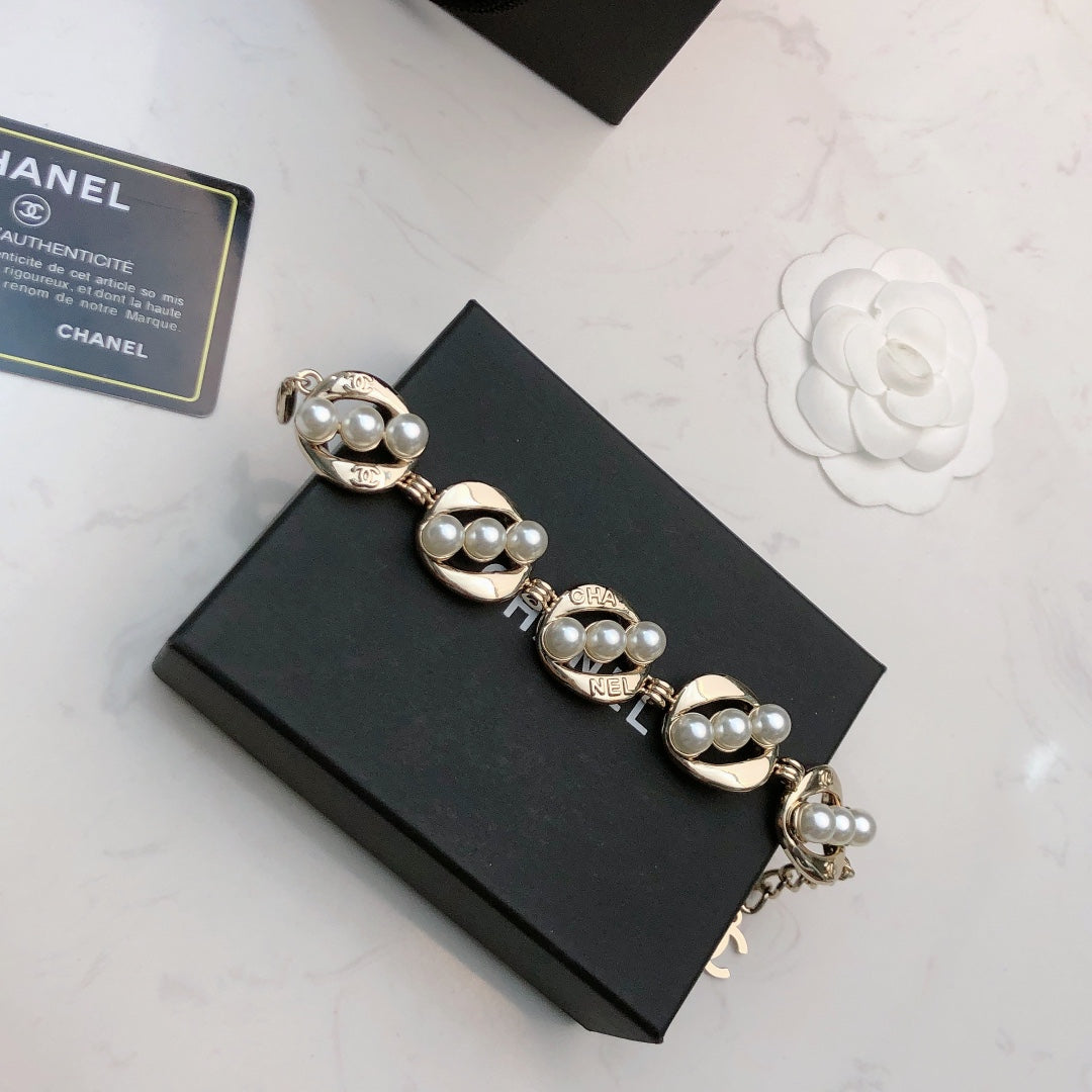 18K Chanel Pearl Bracelet