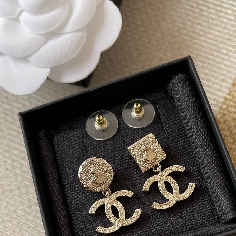 18K Chanel 26C Black & White Pearl Gold Earrings