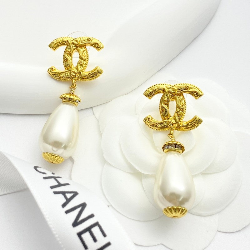 18K Chanel Pearl Pendant Gold Earrings