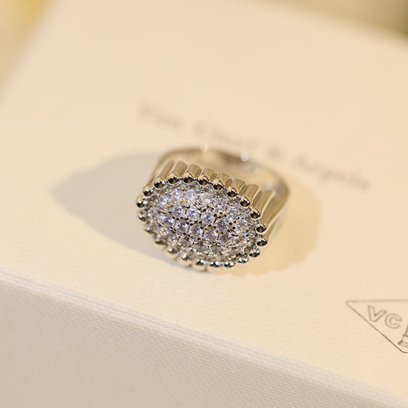 18K Van Cleef & Arpels Perlee Diamond Ring