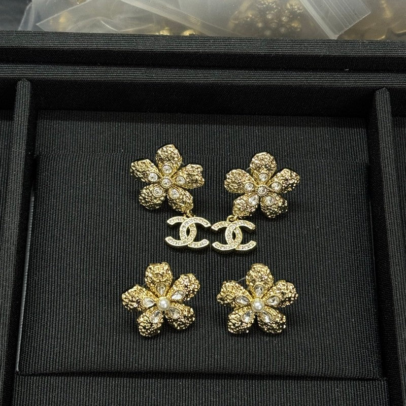 18K Chanel Twist Gold Diamond Earrings