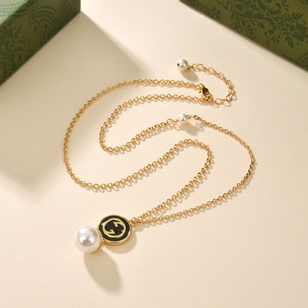 18K Gucci Blondie Pendant Necklace