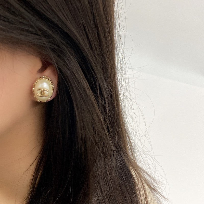 18K Chanel Oval Pearl Gold Earrings