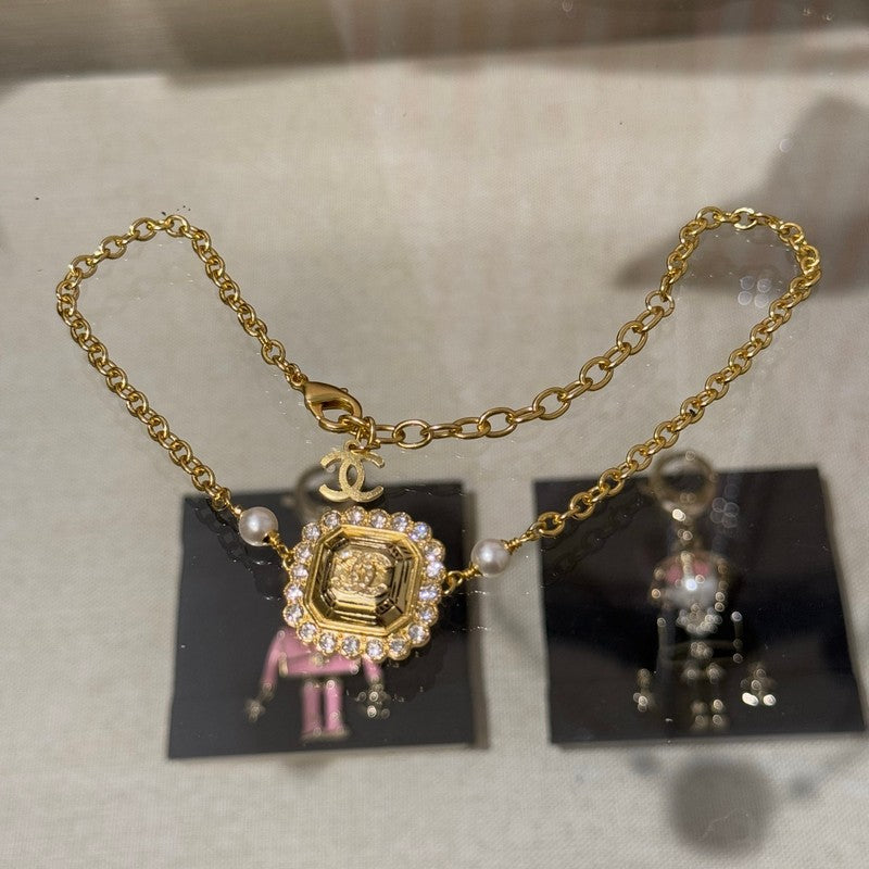 18K Chanel 25K Cube Pearl Choker Necklace