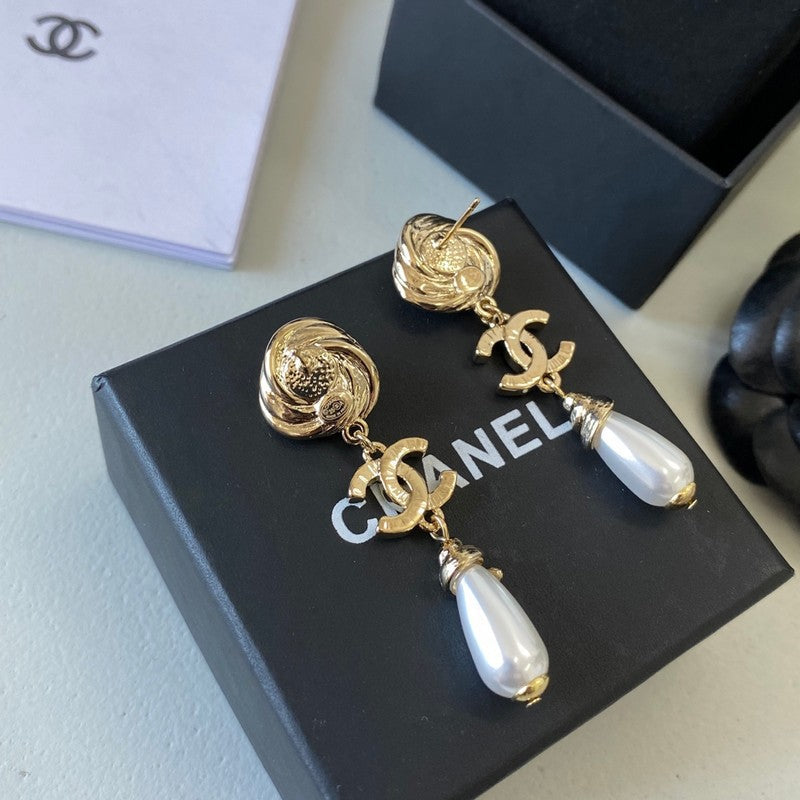 18K Chanel Camellia Diamond Earrings