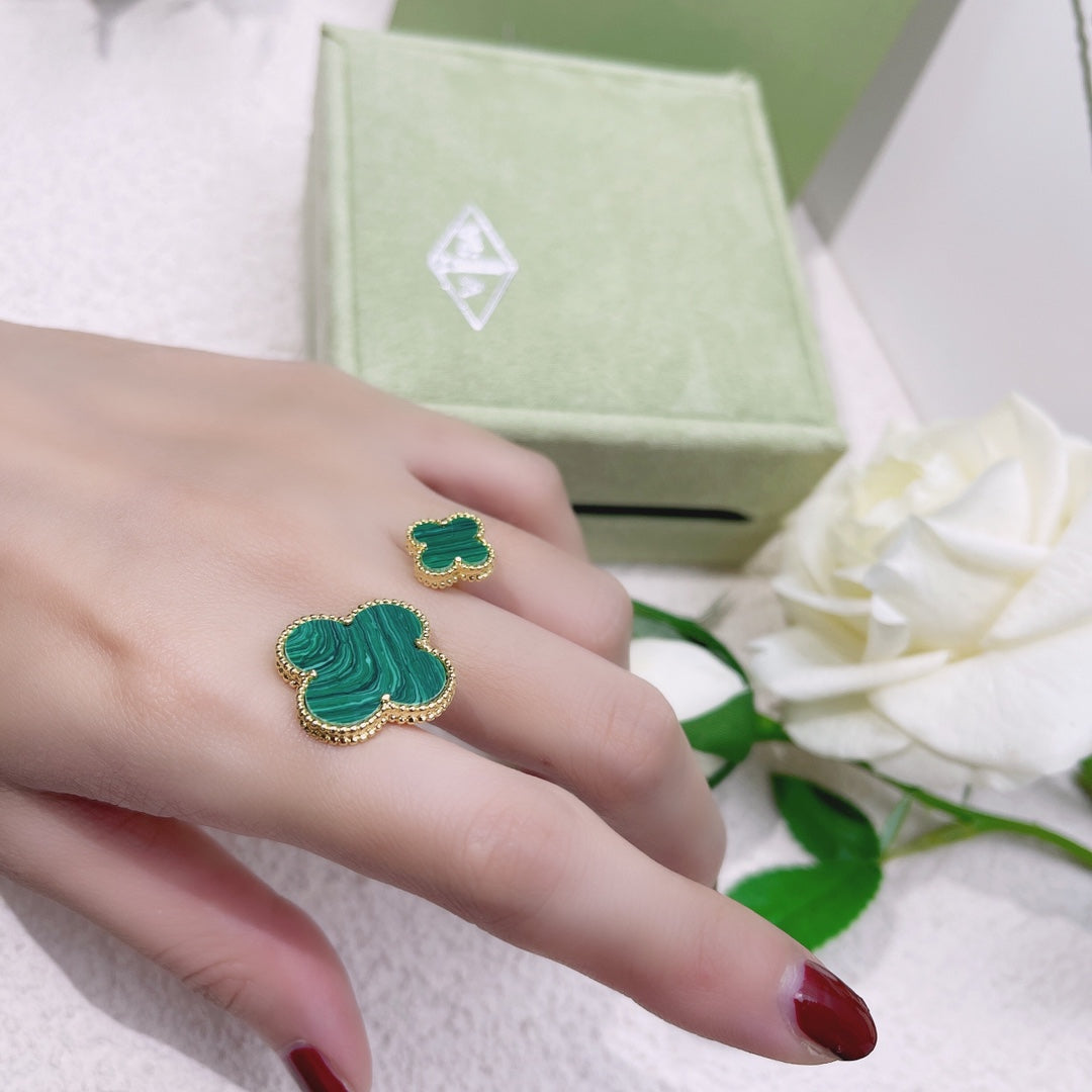 18K Van Cleef & Arpels Magic Alhambra Malachite Clover Ring
