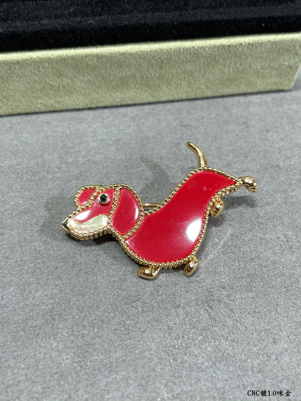 18K Van Cleef & Arpels Lucky Animals Dachshund Clip Brooch