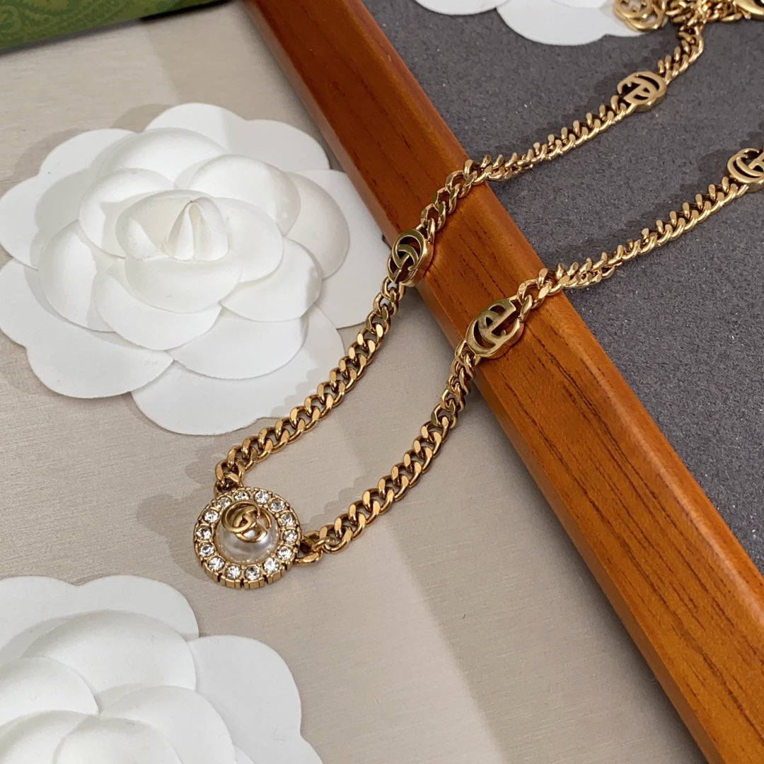 18K Gucci Flower Necklace