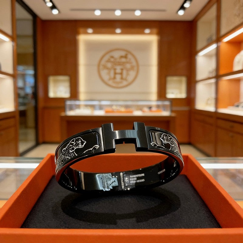 18K Clic Hermes Black Color Bracelet