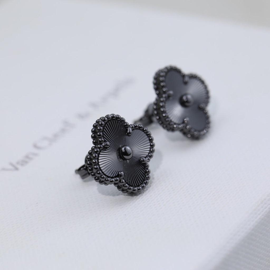 18K Van Cleef & Arpels Vintage Alhambra Black Earrings