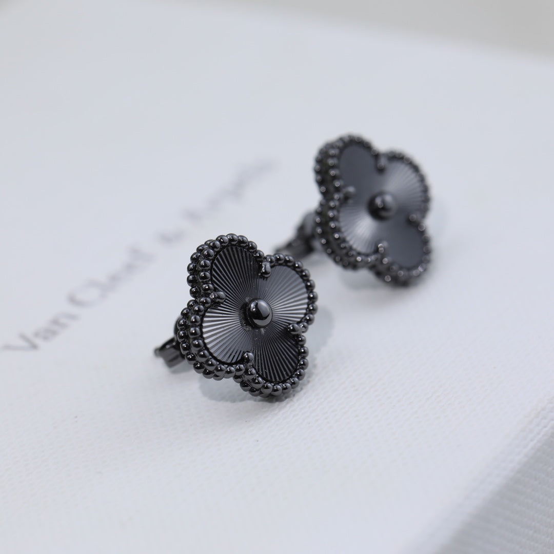 18K Van Cleef & Arpels Vintage Alhambra Black Earrings