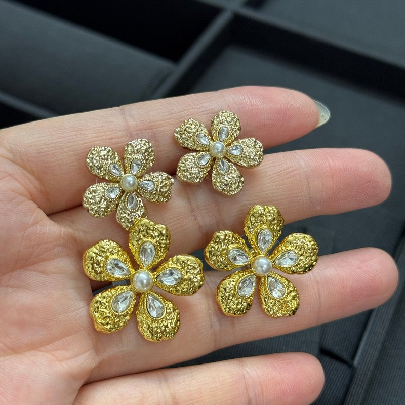 18K Chanel Flower Pearl Twist Gold Earrings