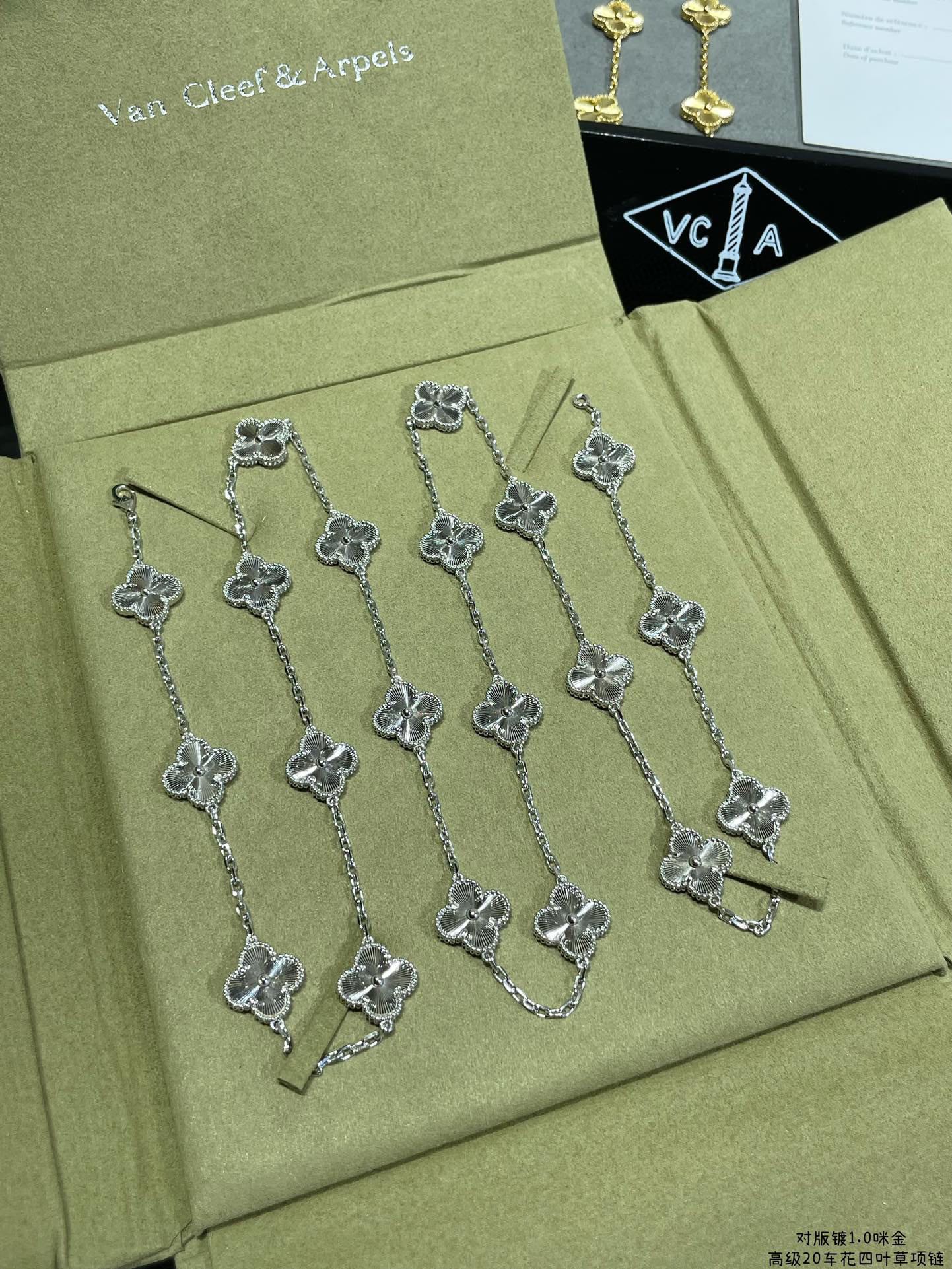18K Van Cleef & Arpels Vintage Alhambra 20 Motifs Long Necklace