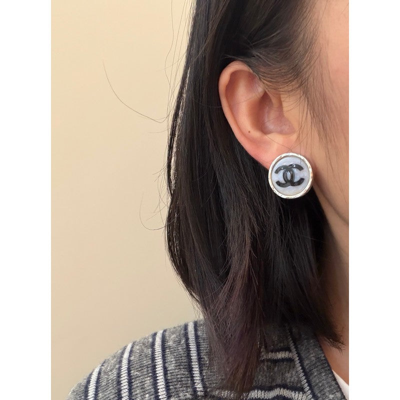 18K Chanel White & Purple Round Earrings