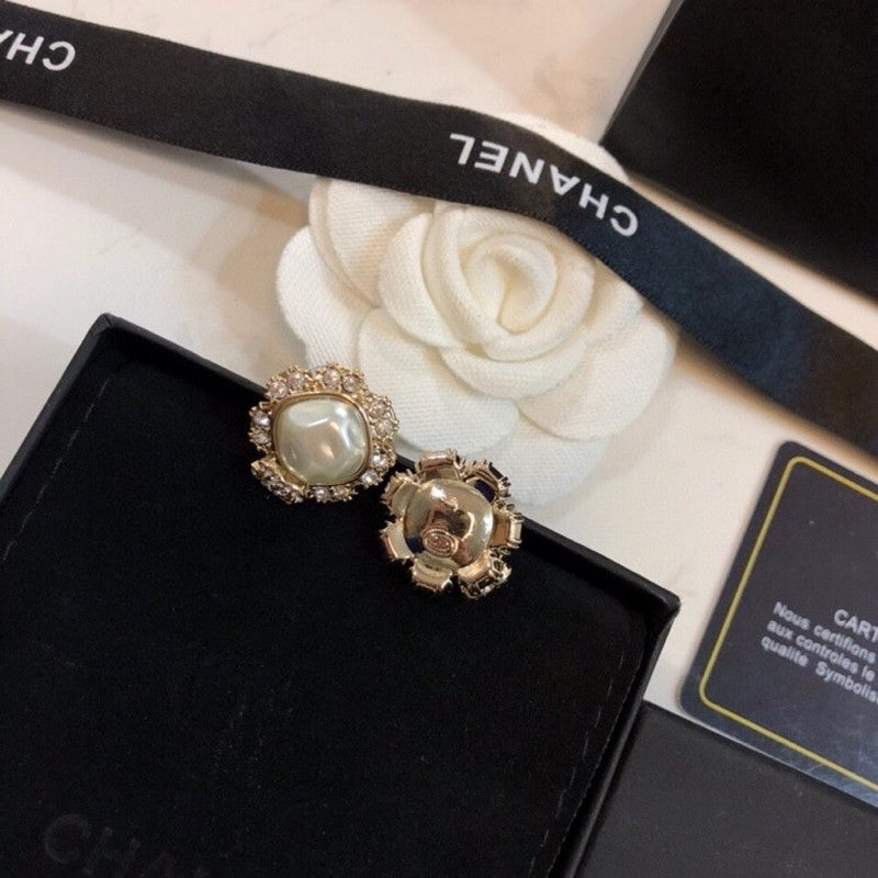 18K Chanel Round Pearl Diamond Earrings