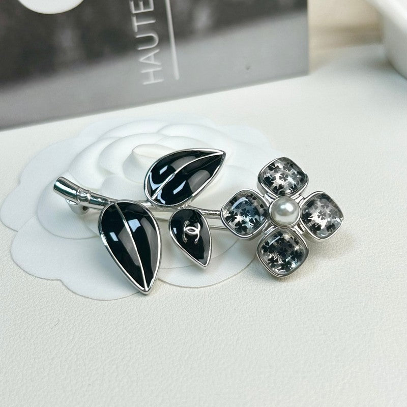 18K Chanel Black Four Leaf Clover Crystal Brooch