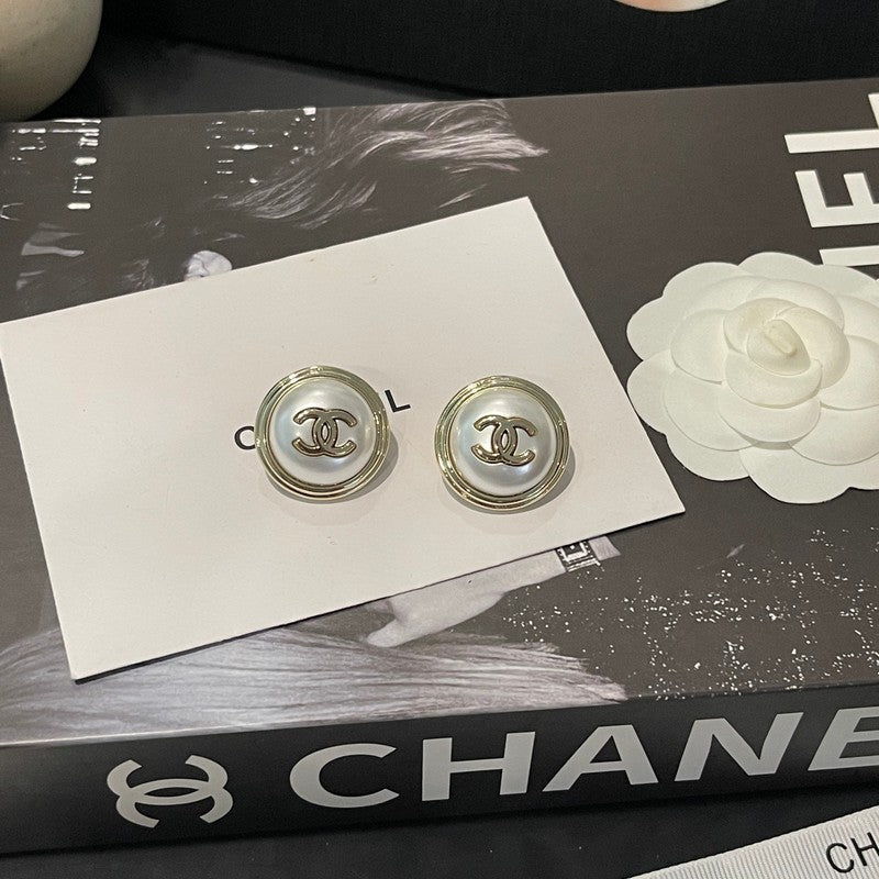 18K Chanel Round Gold Earrings