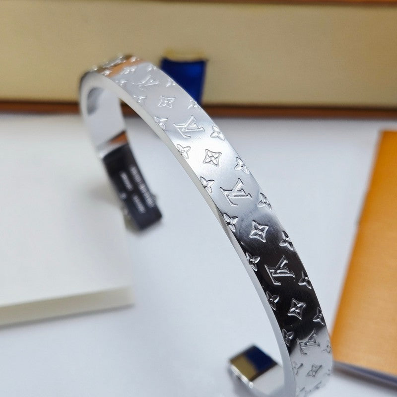 18K Louis Vuitton Monogram Gold Bracelet