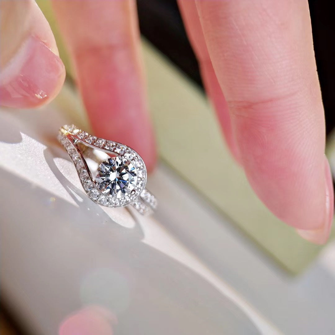 18K Van Cleef & Arpels Couture Solitaire Ring