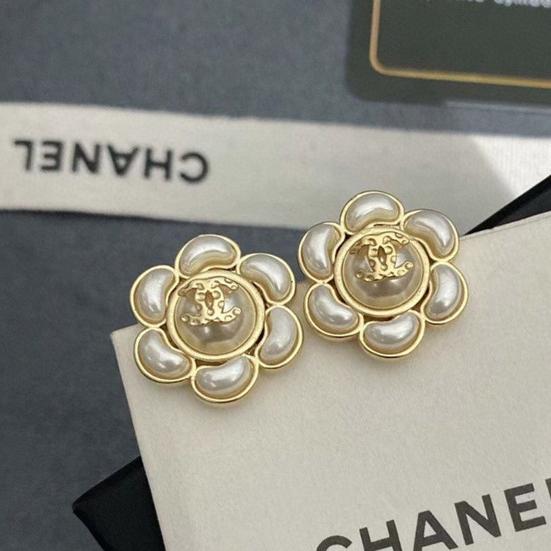 18K Chanel Flower Pearl Earrings