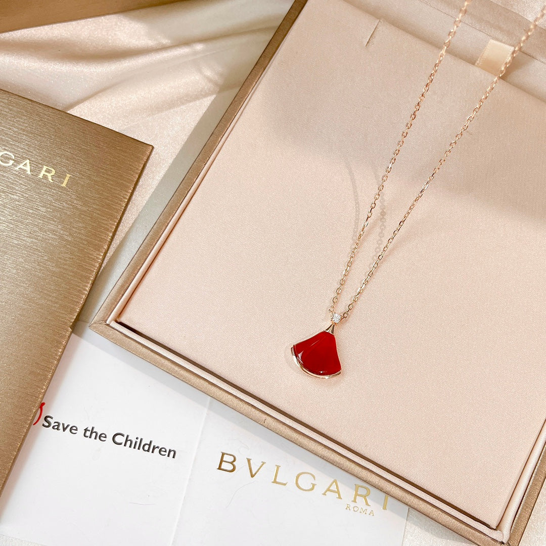 18K BVLGARI BV Divas' Dream Carnelian Necklace