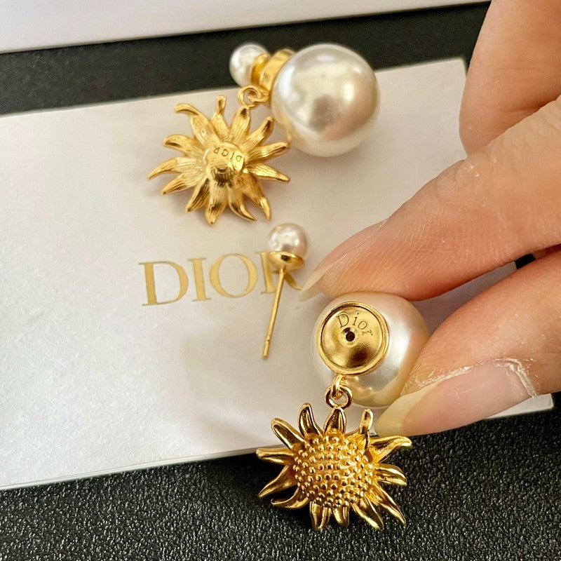 18K Dior Vintage Flower Earrings