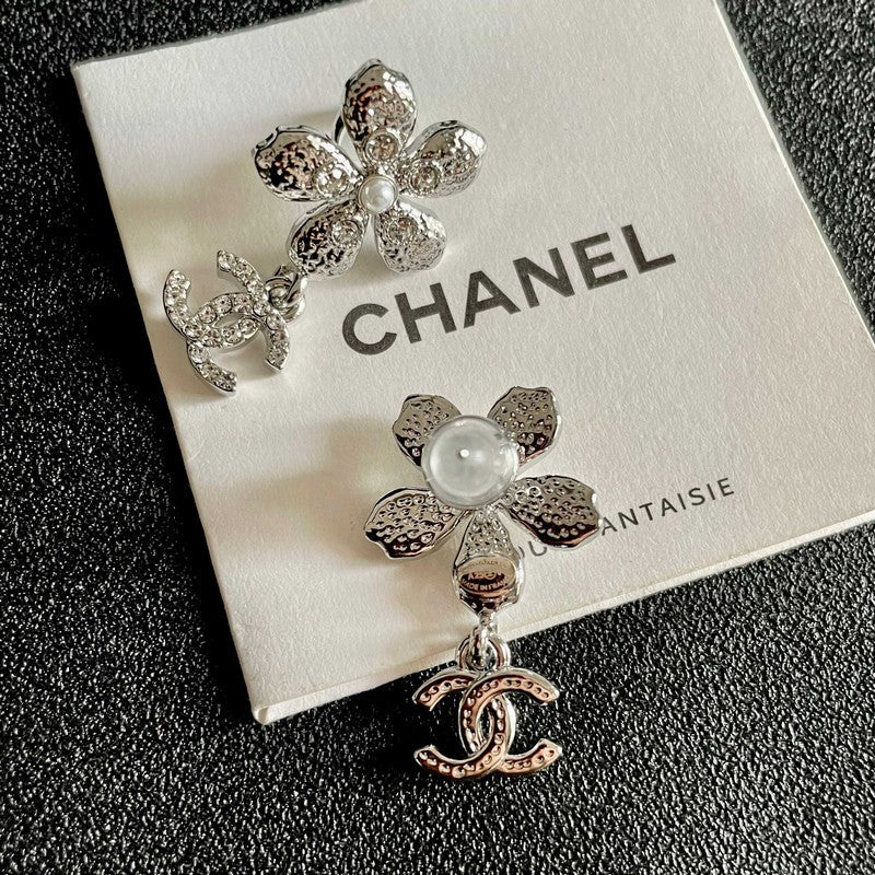 18K Chanel Diamond Flower Gold Earrings