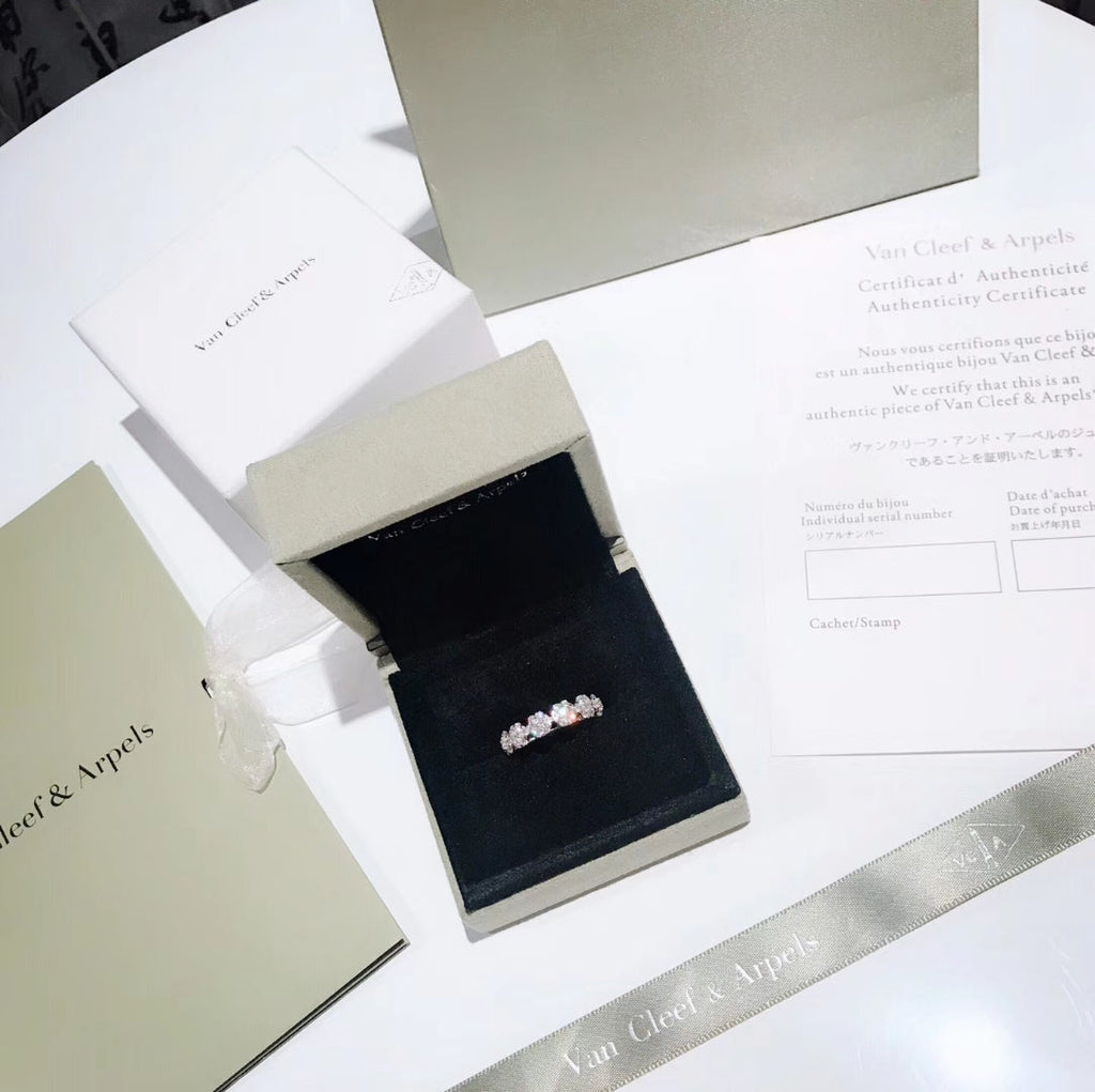 18K Van Cleef & Arpels Fleurette Wedding Diamond Ring