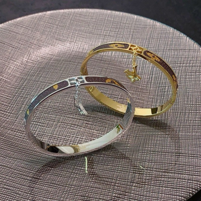 18K Louis Vuitton Vintage Pendant Gold Bracelet