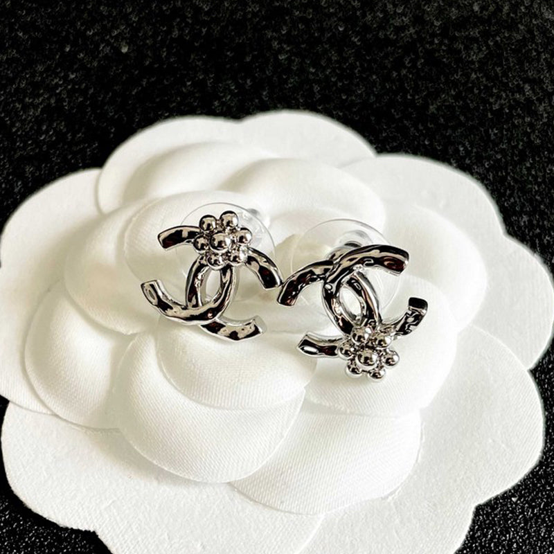 18K Chanel Vintage Flower Gold Earrings