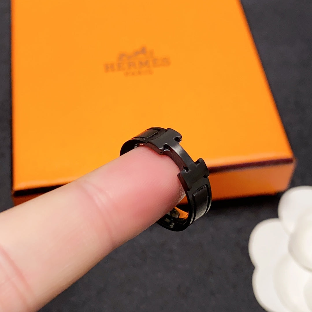 18K Clic Hermes So Black Ring