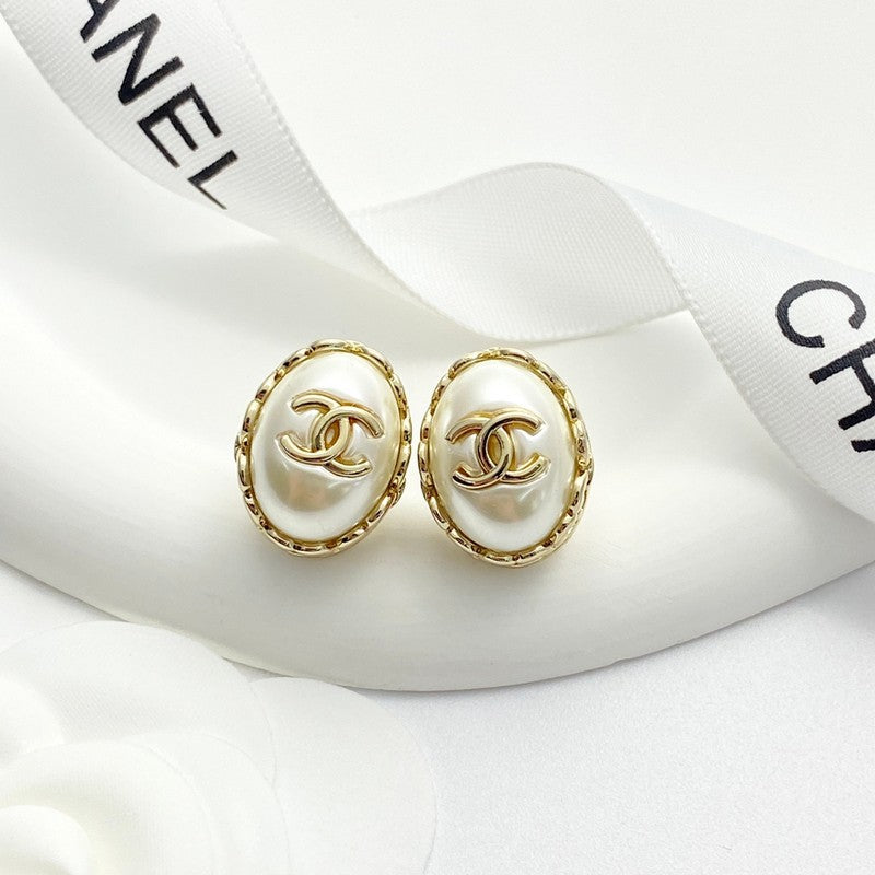 18K Chanel Oval Pearl Gold Earrings
