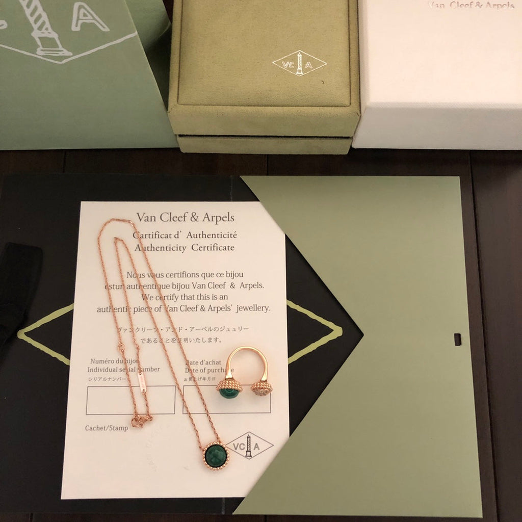 18K Van Cleef & Arpels Perlee couleurs Malachite Necklace