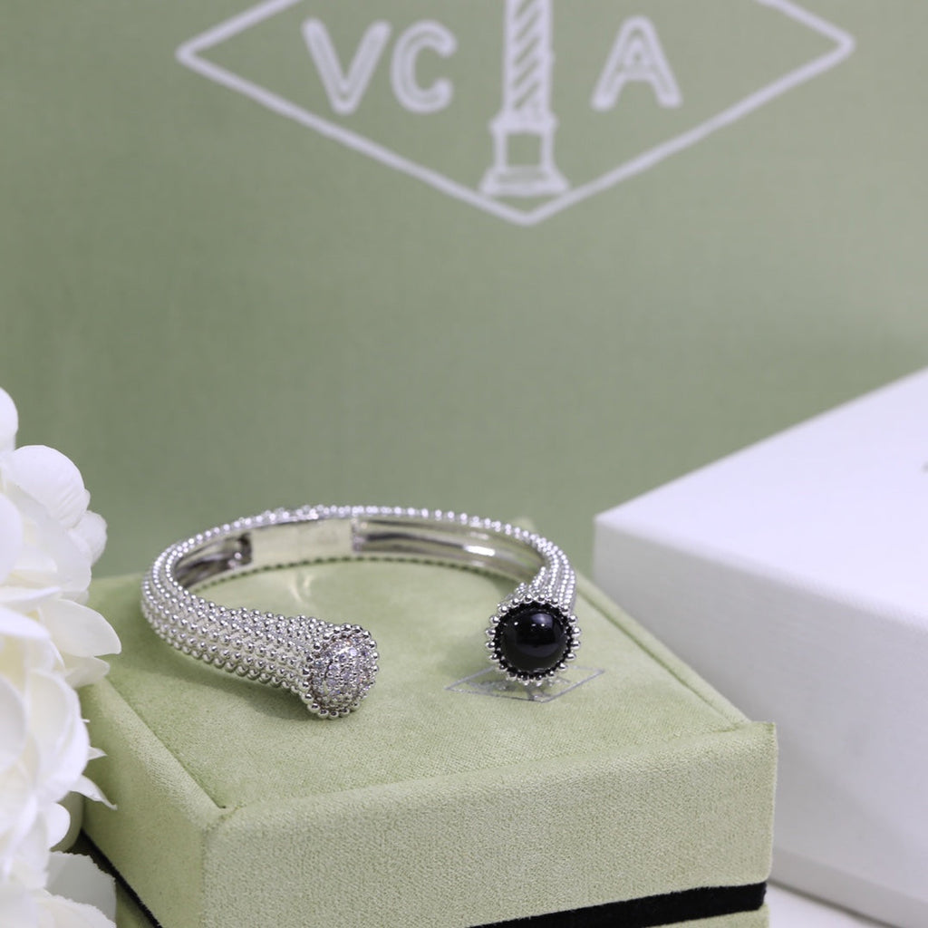 18K Van Cleef & Arpels Perlee Couleurs Bracelet