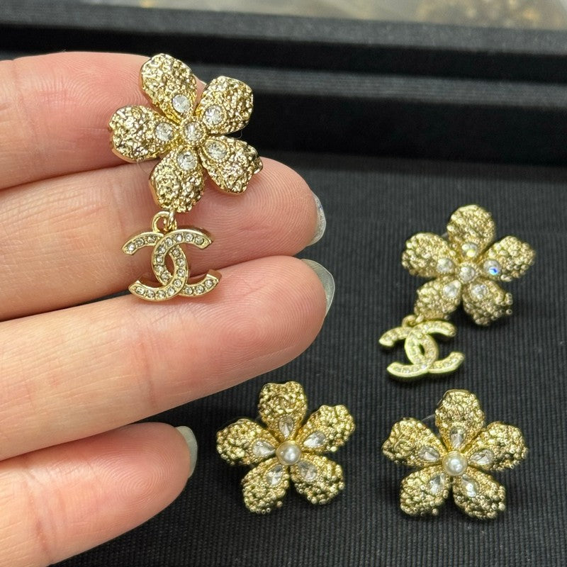 18K Chanel Twist Gold Diamond Earrings