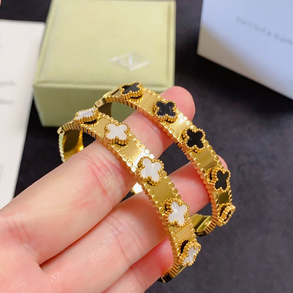 18K Van Cleef & Arpels Perlee Clovers Bracelet