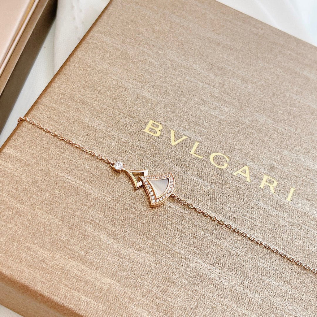 18K BVLGARI BV Divas' Dream Pearl Bracelet
