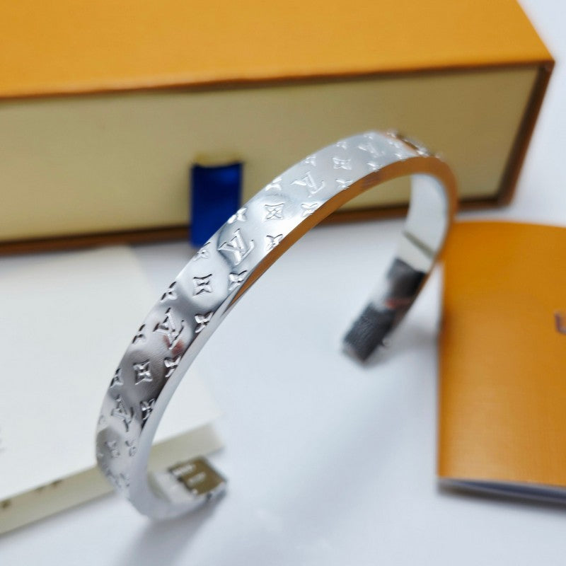 18K Louis Vuitton Monogram Gold Bracelet