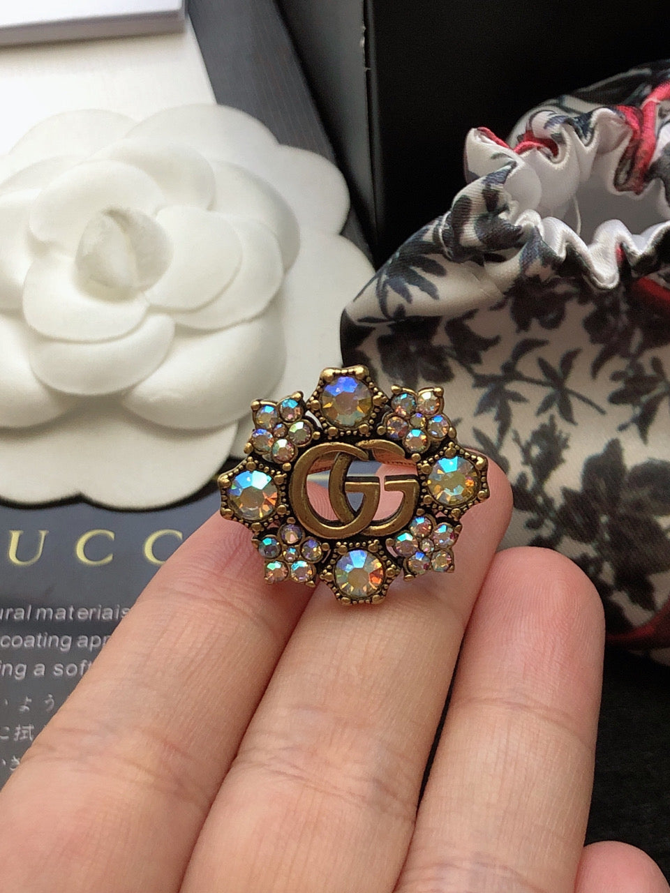 18K Gucci Crystal Flower Ring