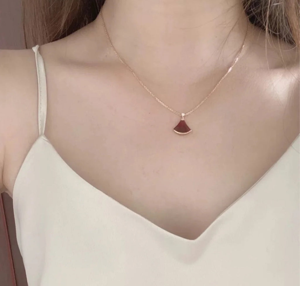 18K BVLGARI BV Divas' Dream Carnelian Necklace